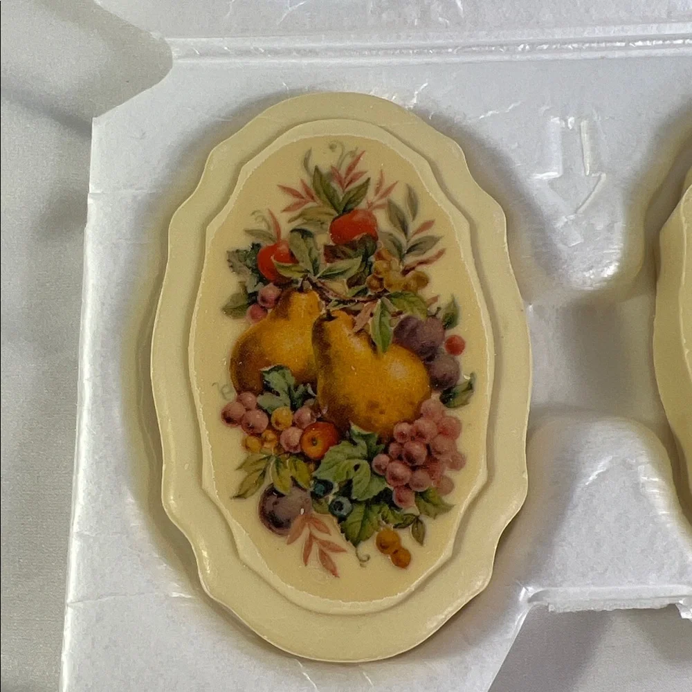 Vintage Avon 1976 Natures Bountiful Fruit Design Decorative Soap Set Chic Granny